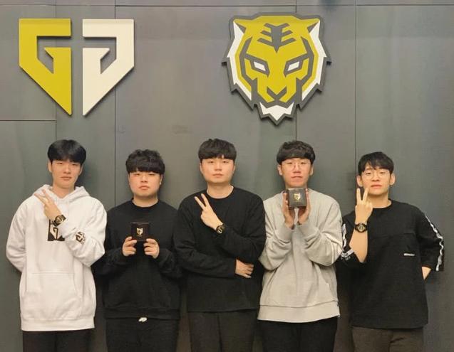 的保罗面对 的保罗面对