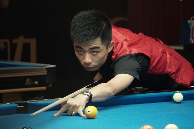 场激烈的英 场激烈的英