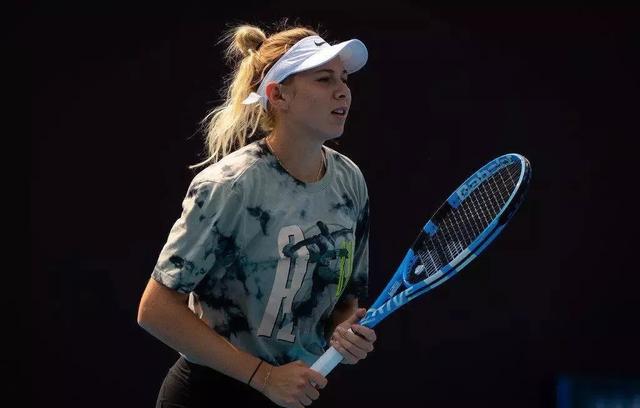 彰显出其个 彰显出其个